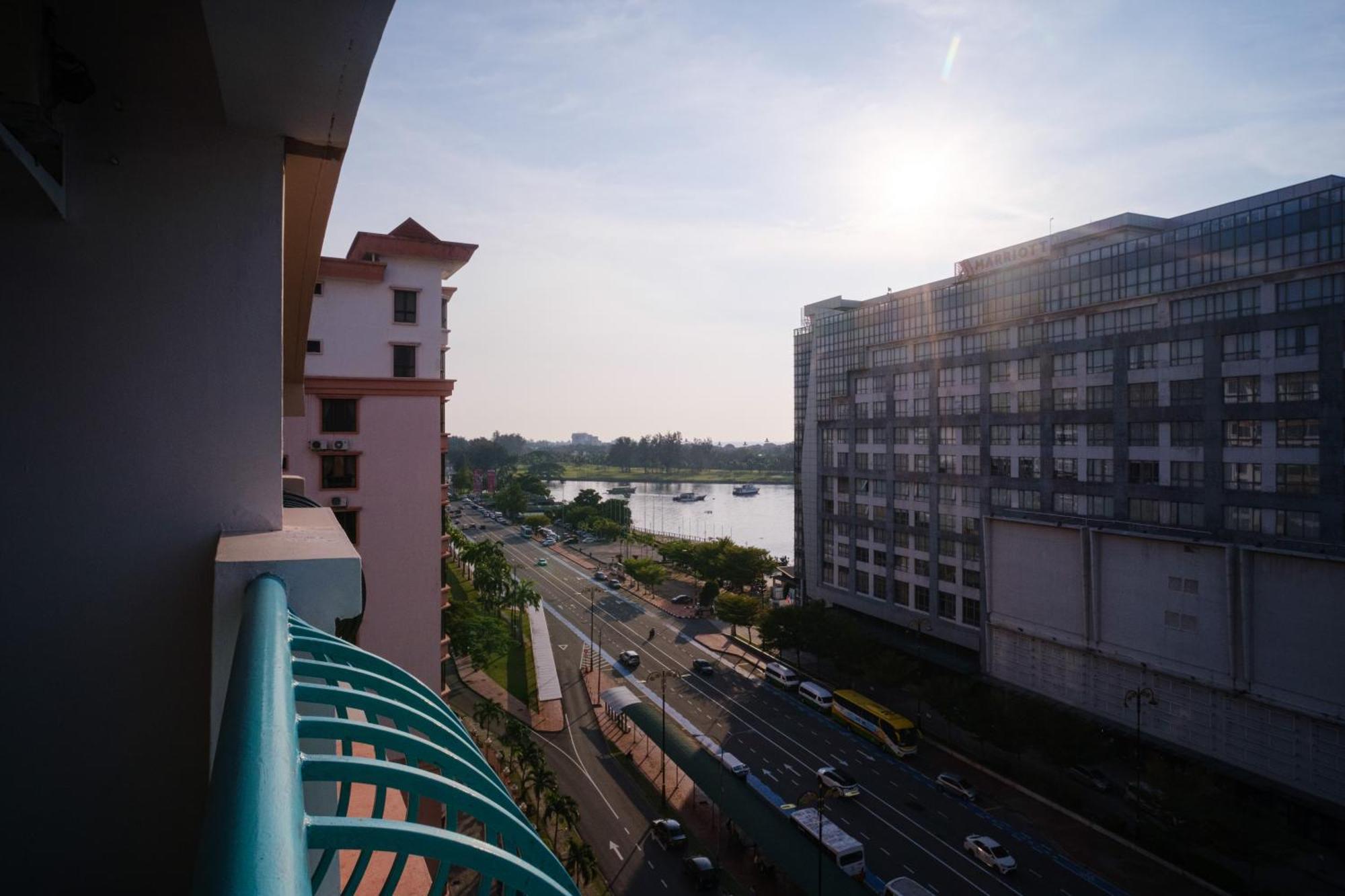 Petronella Apartment C1 Marina Court Kota Kinabalu Exterior photo